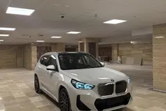 ب ام و، iX1
