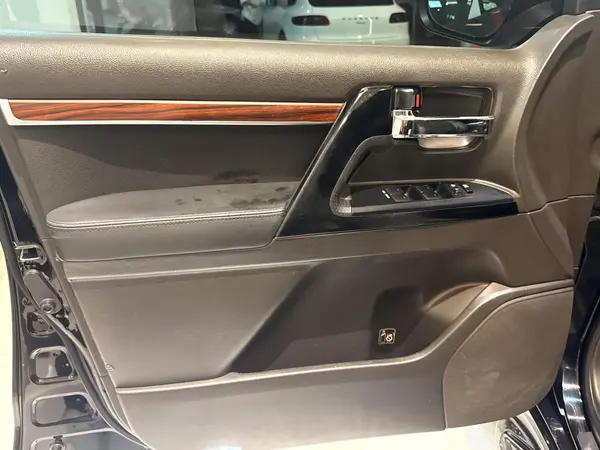 تویوتا، لندکروز چهار در