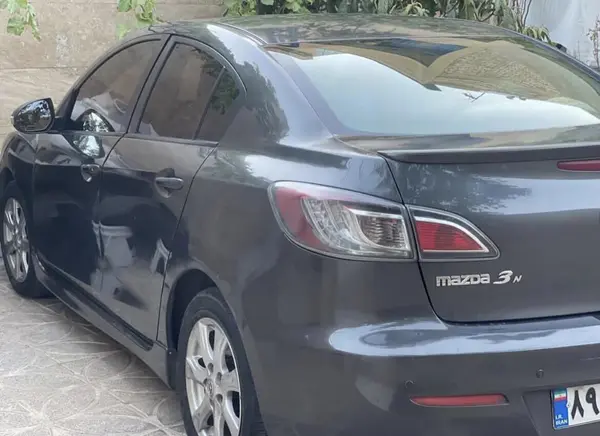 مزدا، 3 نیو صندوق دار