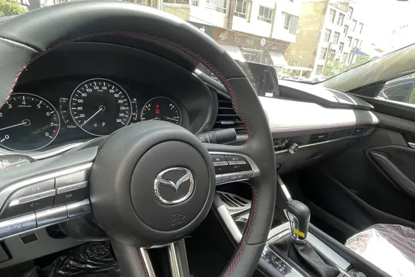 مزدا، 3 وارداتی