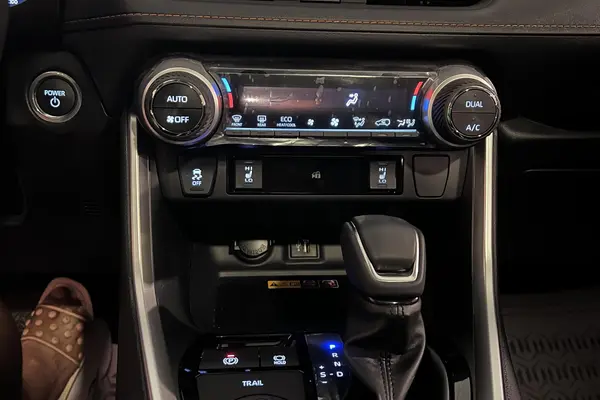 تویوتا، راوفور هیبرید