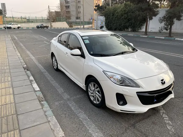 مزدا، 3 نیو صندوق دار