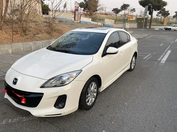 مزدا، 3 نیو صندوق دار