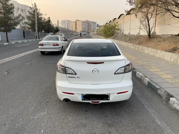 مزدا، 3 نیو صندوق دار