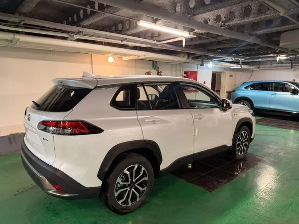 تویوتا، فرانت لندر هیبرید