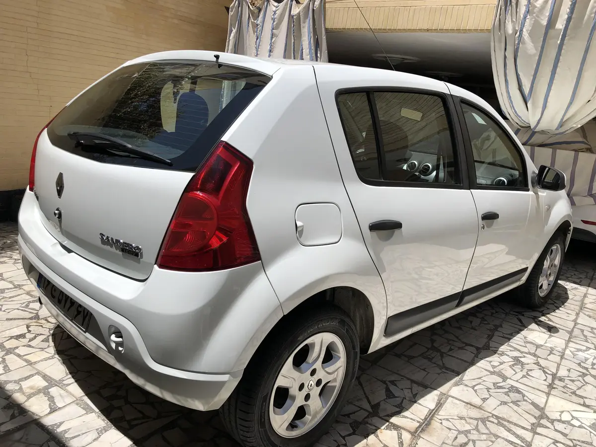 رنو  ساندرو