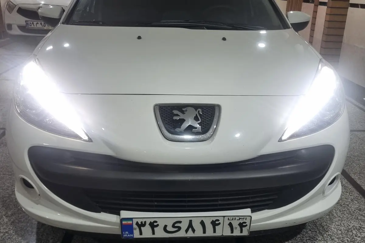 پژو،  207