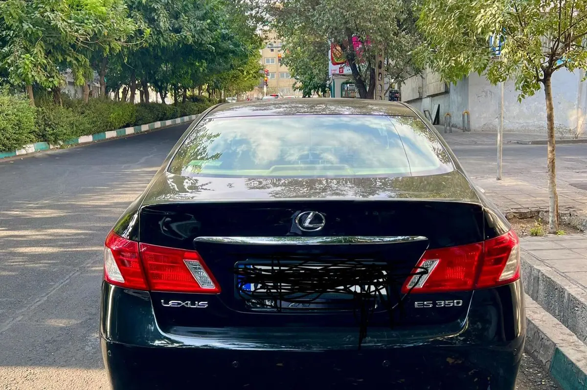 لکسوس،  ES