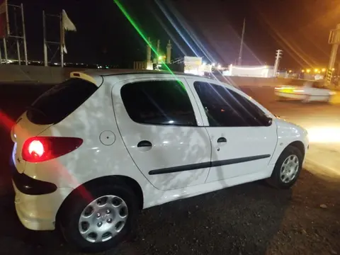 پژو، 206