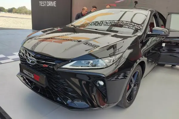 فونیکس، آریزو 6 جی تی (Z6 GT)