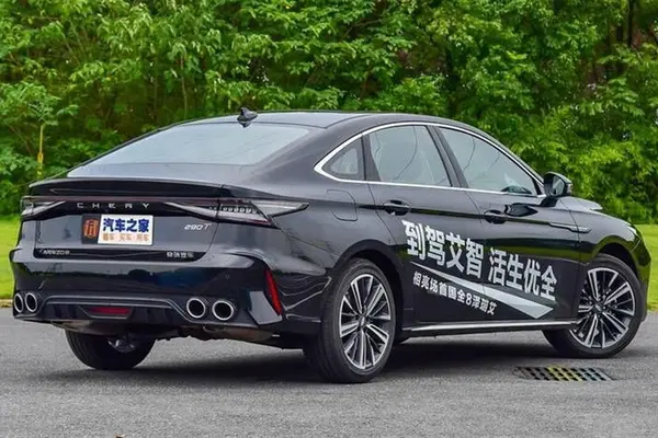 فونیکس، آریزو 8 (Z8)