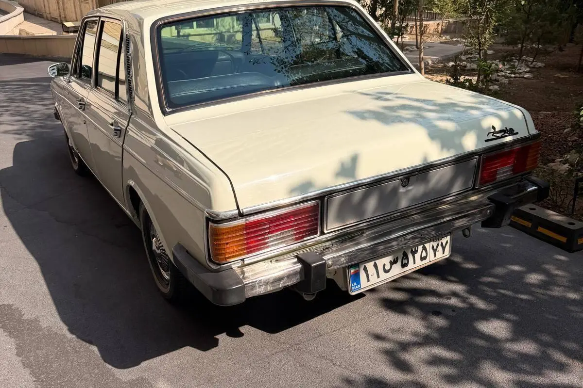 پیکان،  سدان