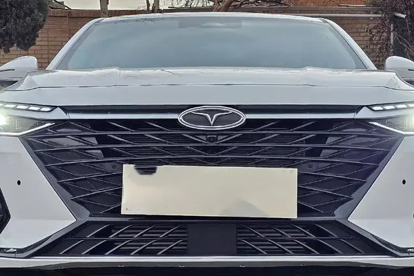 فونیکس، آریزو 8 (Z8)