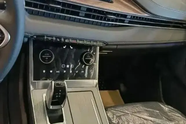 ام وی ام،  X77