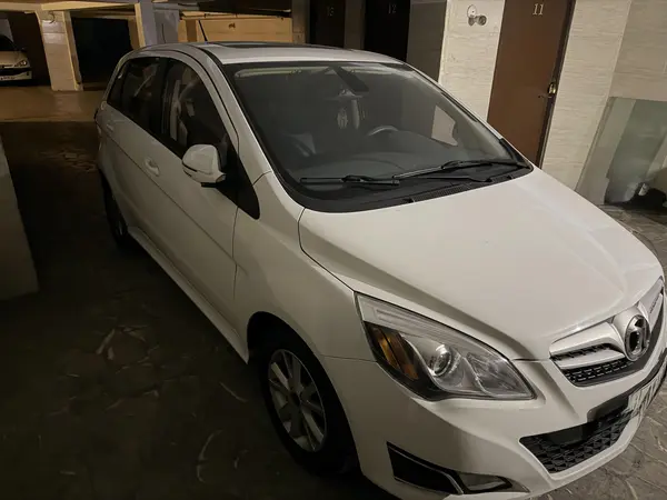 بایک، سابرینا هاچ بک (مونتاژ)