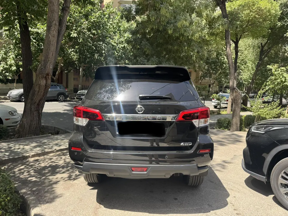 نیسان،  ترا
