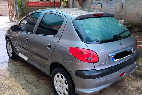پژو، 206