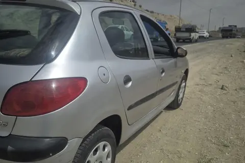 پژو، 206