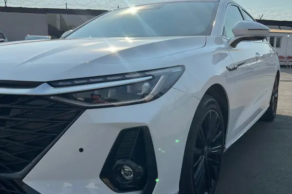 فونیکس، آریزو 8 (Z8)