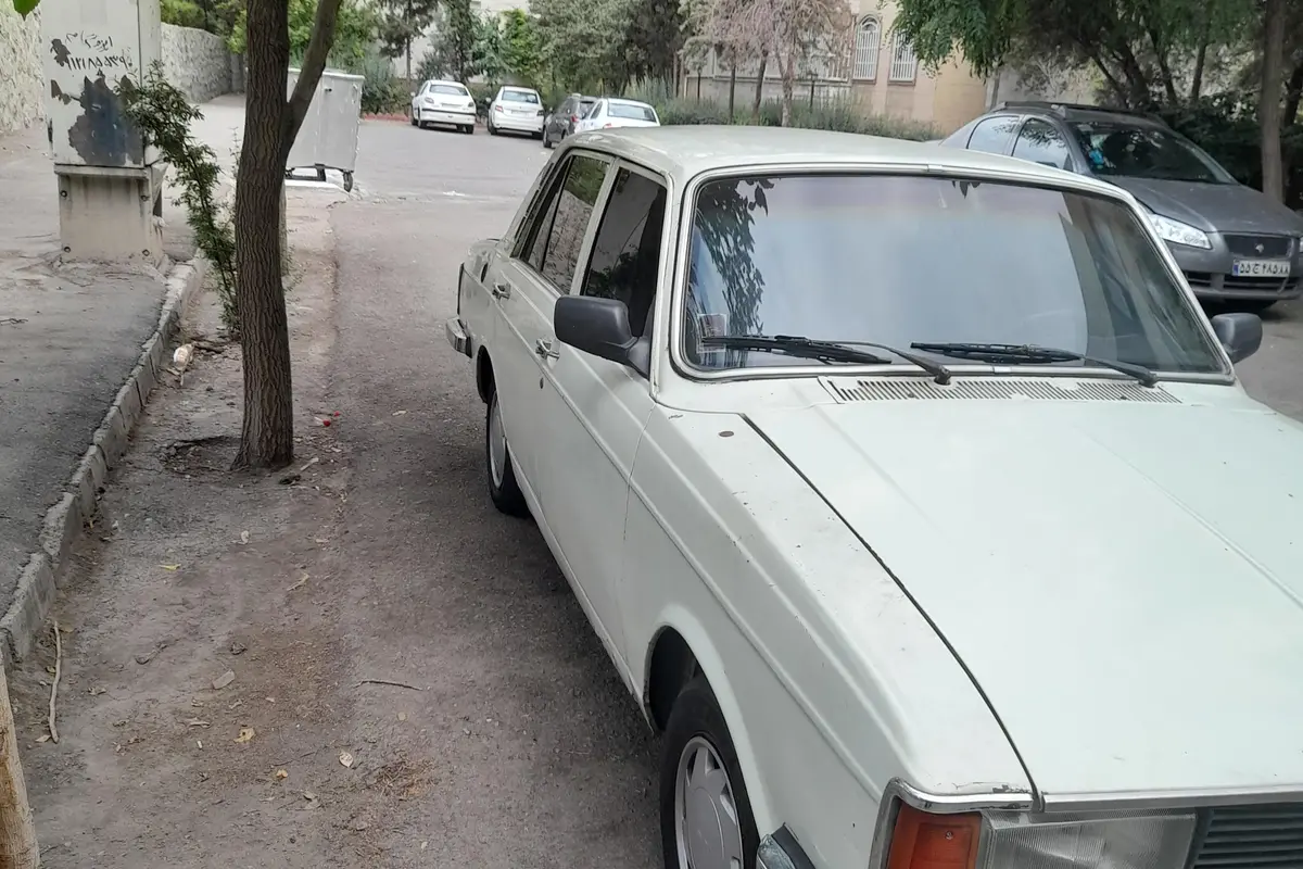 پیکان،  سدان