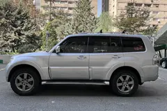 میتسوبیشی، پاجرو چهار در