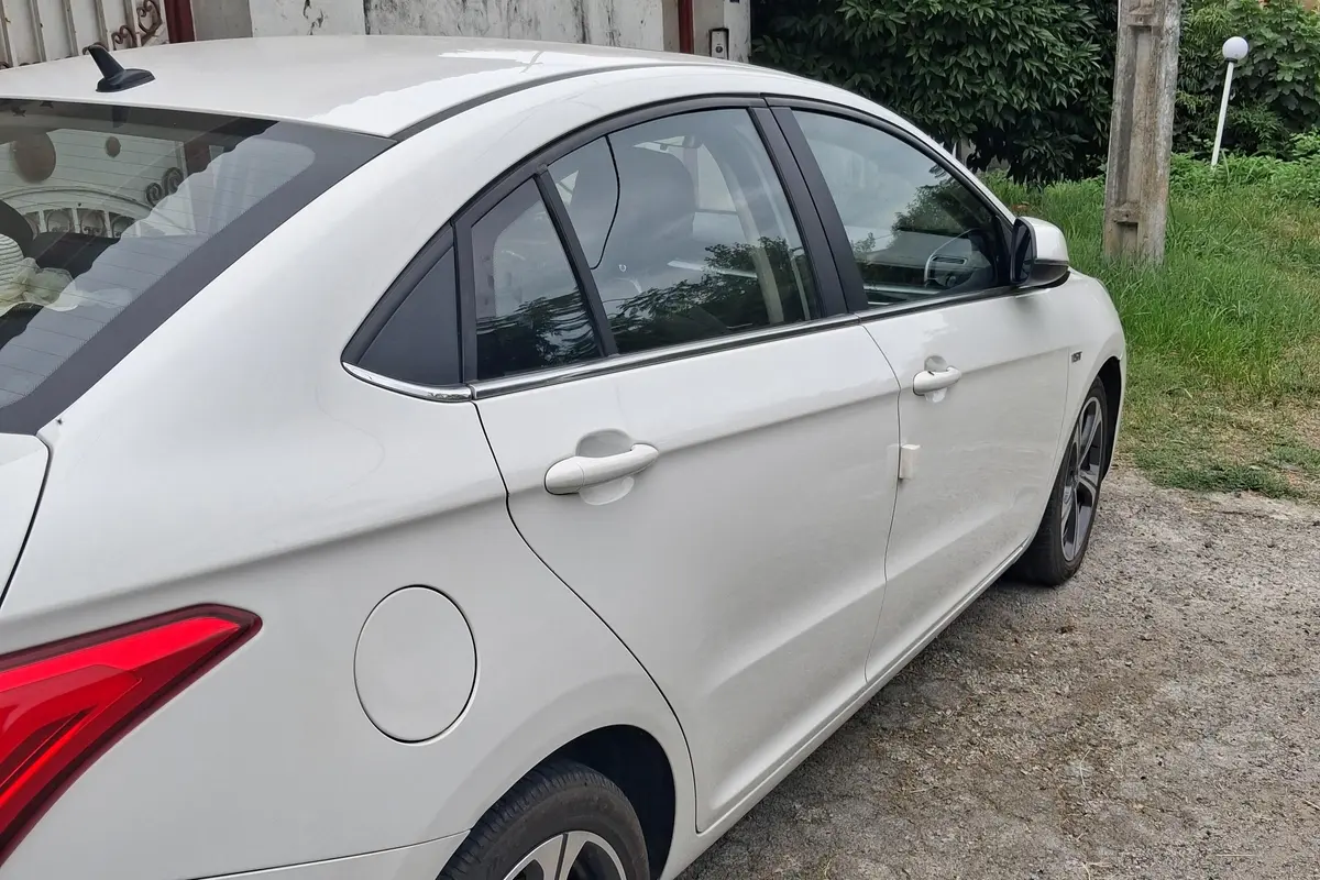 ام وی ام،  آریزو 5ev