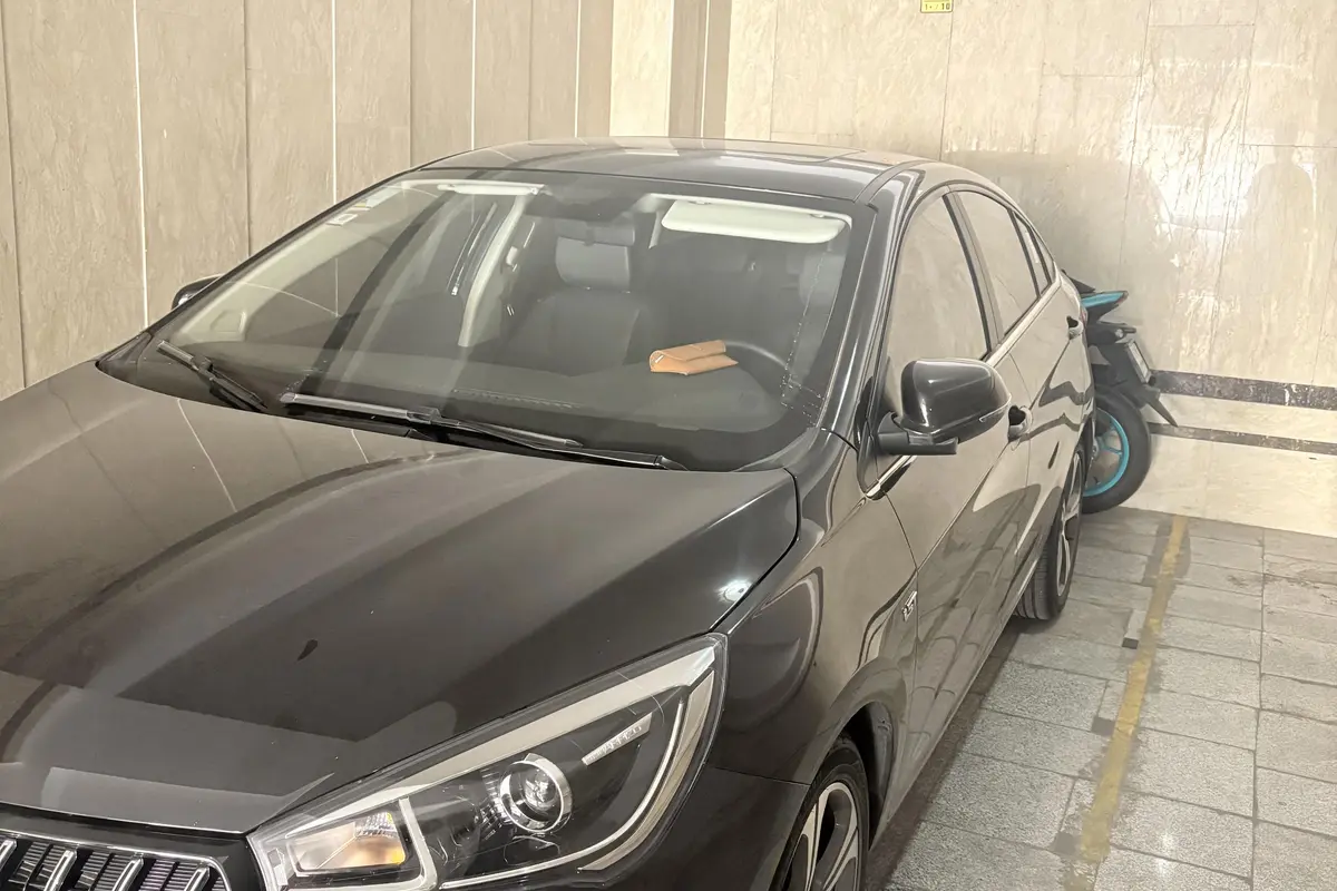 ام وی ام،  آریزو 5ev