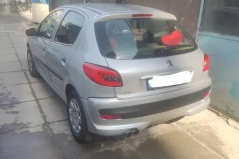 پژو، 206