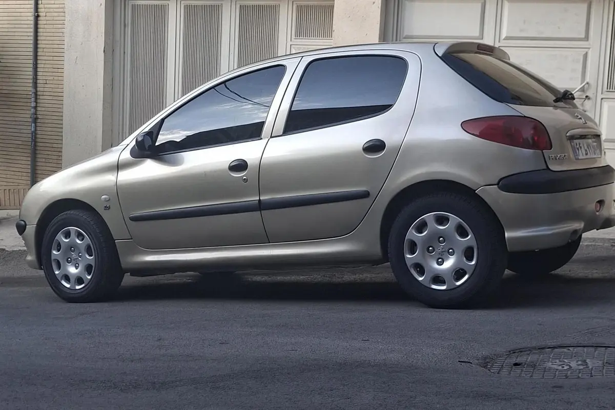 پژو،  206