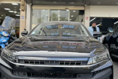 کی ام سی J7