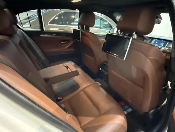 ب ام و، سری 5 سدان