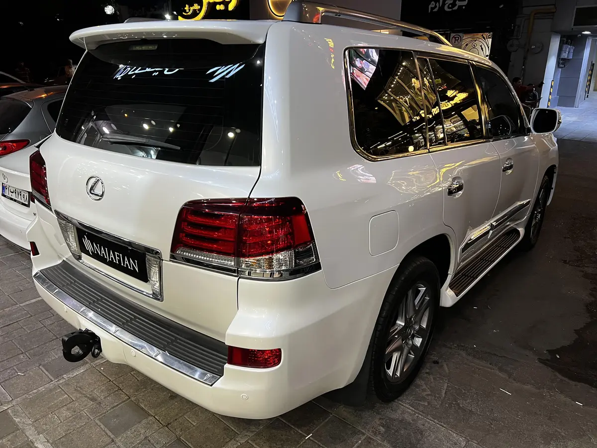 لکسوس،  LX