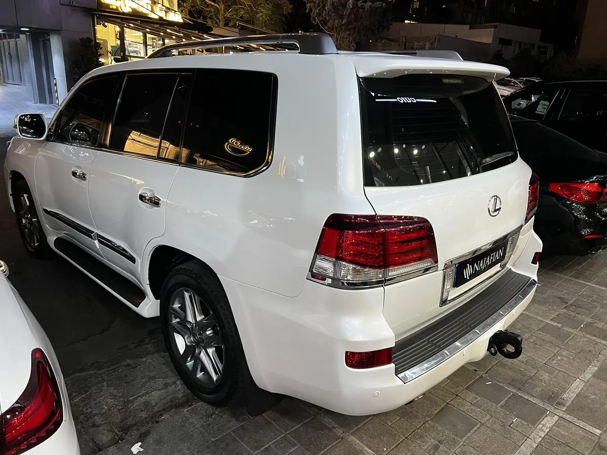 لکسوس،  LX