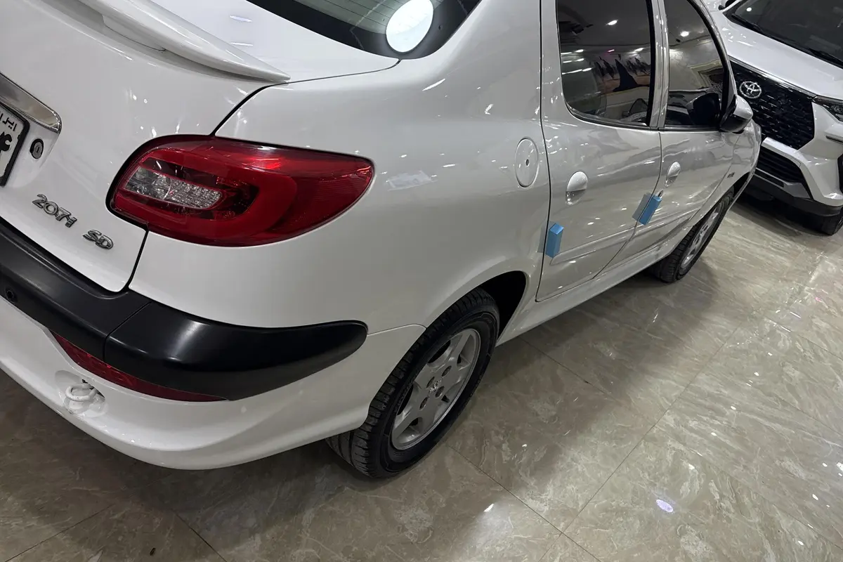 پژو،  207 صندوقدار