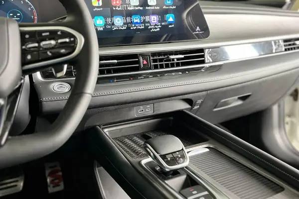 فونیکس، آریزو 8 (Z8)