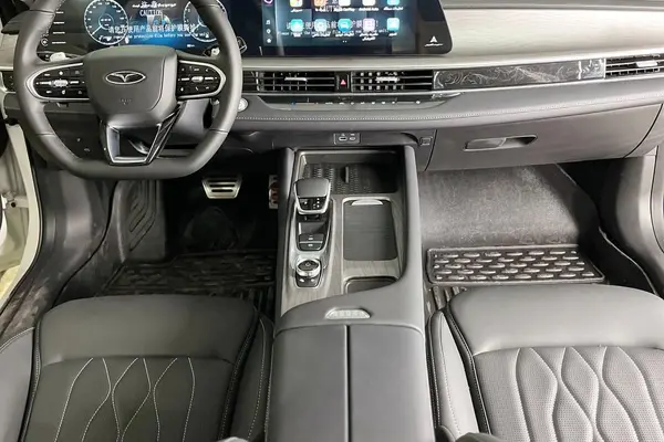 فونیکس، آریزو 8 (Z8)