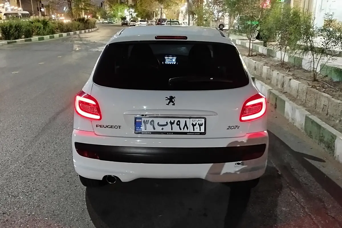 پژو،  207