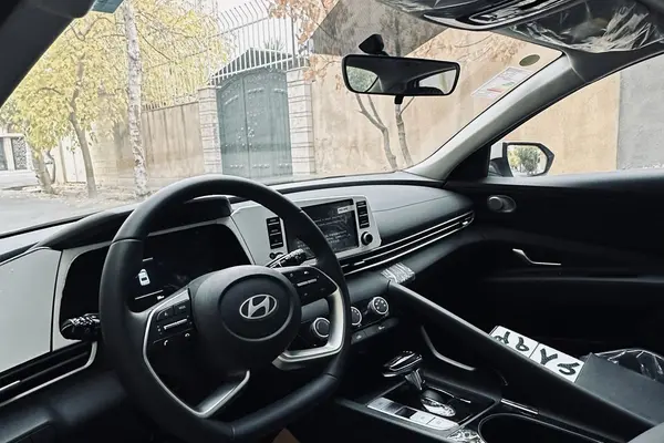 هیوندای، النترا