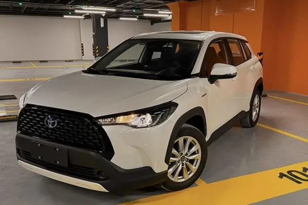 تویوتا، کرولا کراس هیبرید