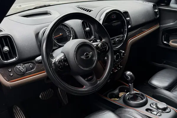 مینی، کانتری من