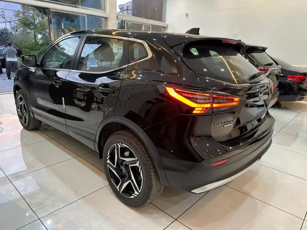 نیسان، قشقایی