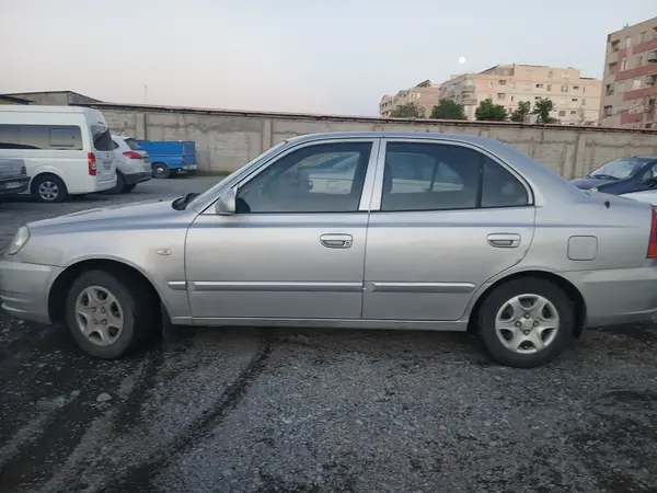 هیوندای  ورنا