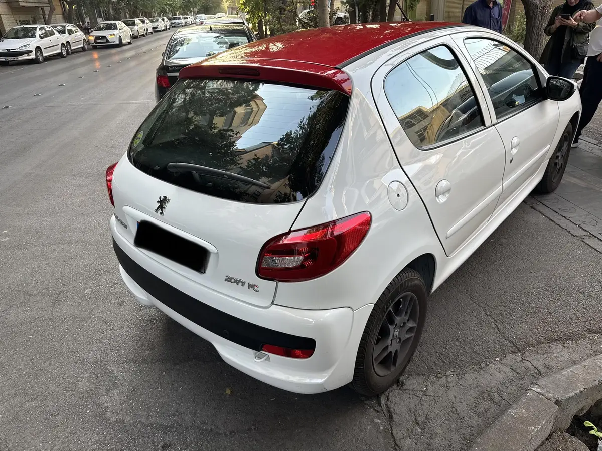 پژو،  207