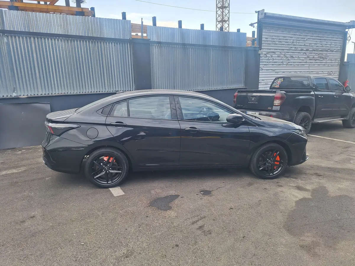 فونیکس،  آریزو 6 جی تی (Z6 GT)