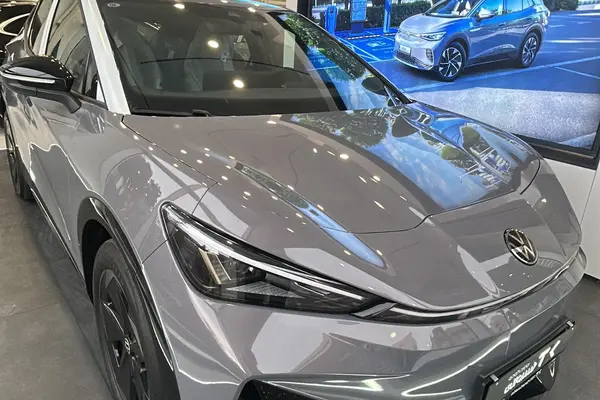 پیش فروش فولکس، آی دی یونیکس