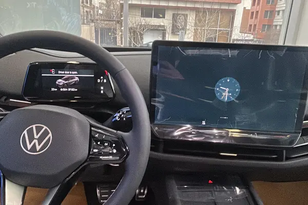 پیش فروش فولکس، آی دی یونیکس