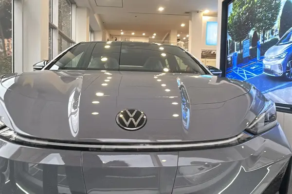 پیش فروش فولکس، آی دی یونیکس