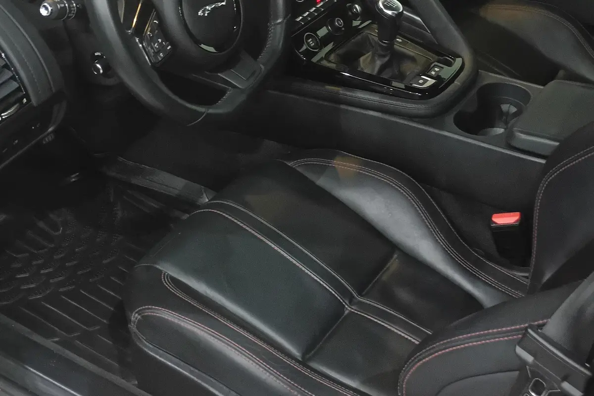 جگوار،  F TYPE