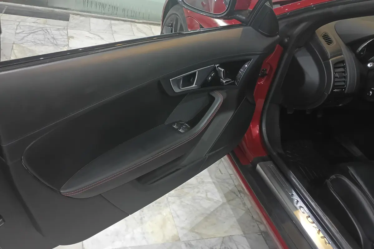 جگوار،  F TYPE