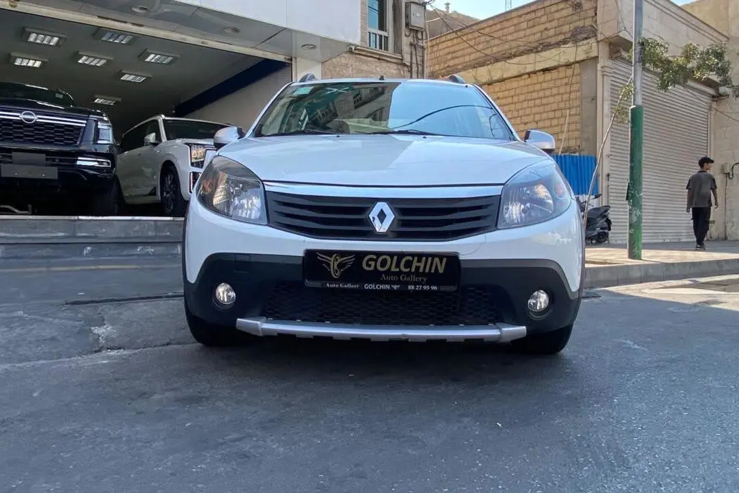 رنو،  ساندرو استپ وی